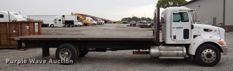 image for item KR9174 2009 Peterbilt 335  flatbed truck