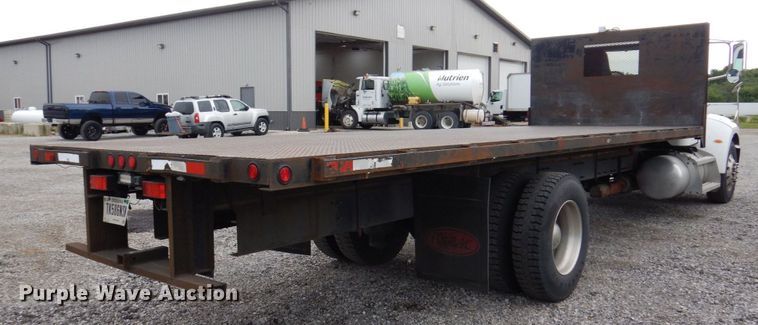 image for item KR9174 2009 Peterbilt 335  flatbed truck
