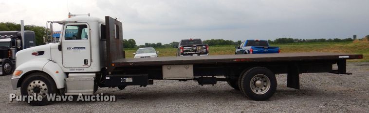 image for item KR9174 2009 Peterbilt 335  flatbed truck