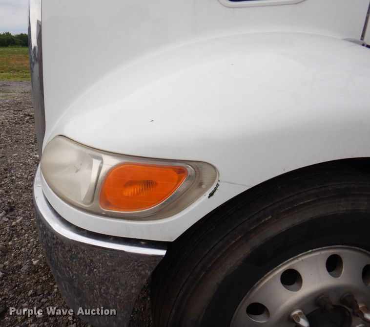 image for item KR9174 2009 Peterbilt 335  flatbed truck