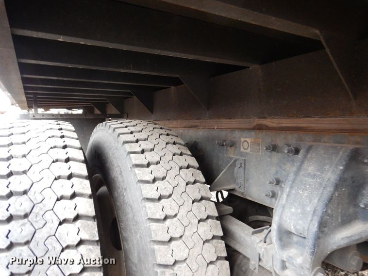 image for item KR9174 2009 Peterbilt 335  flatbed truck