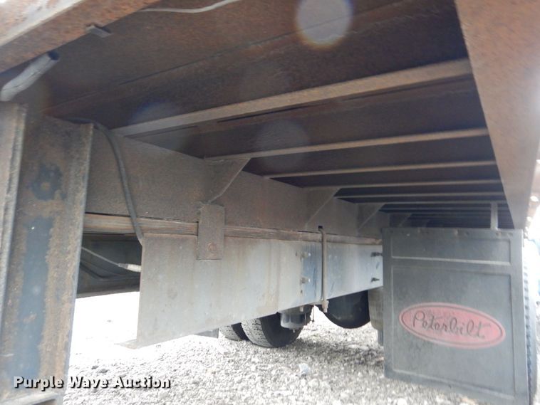 image for item KR9174 2009 Peterbilt 335  flatbed truck