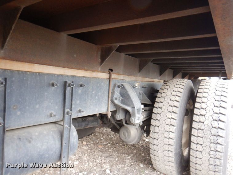 image for item KR9174 2009 Peterbilt 335  flatbed truck