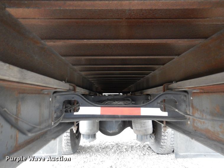 image for item KR9174 2009 Peterbilt 335  flatbed truck