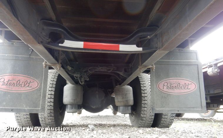 image for item KR9174 2009 Peterbilt 335  flatbed truck