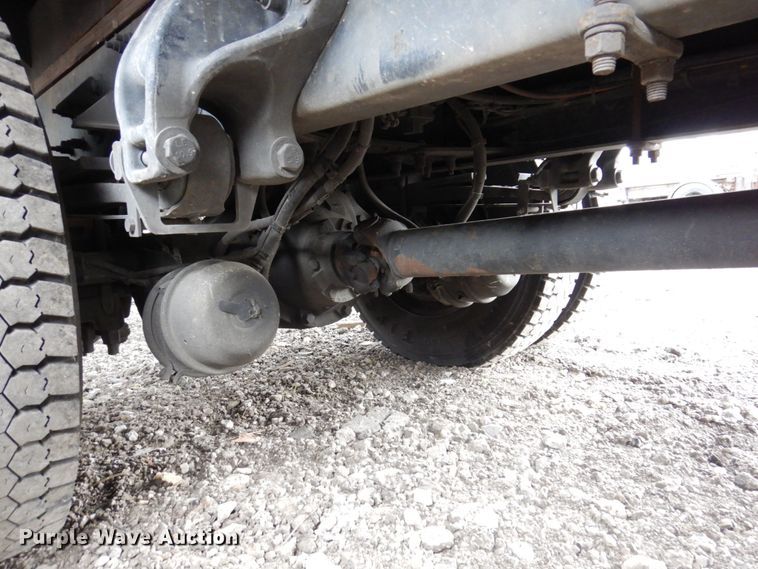 image for item KR9174 2009 Peterbilt 335  flatbed truck