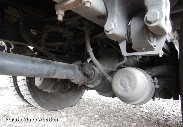 image for item KR9174 2009 Peterbilt 335  flatbed truck