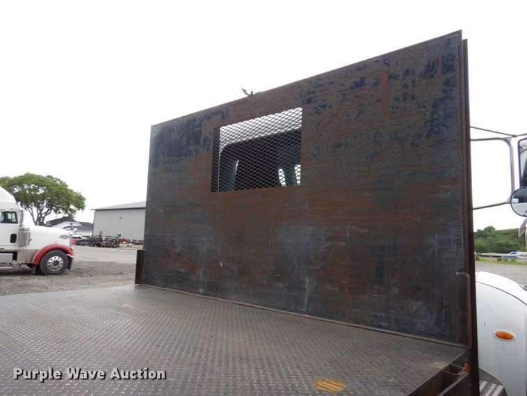 image for item KR9174 2009 Peterbilt 335  flatbed truck