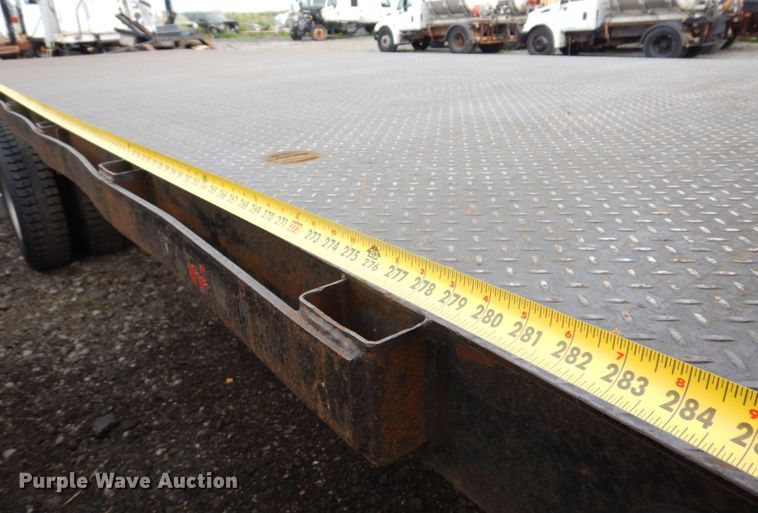 image for item KR9174 2009 Peterbilt 335  flatbed truck