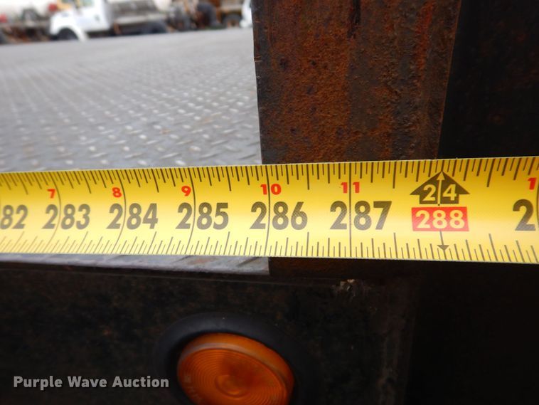 image for item KR9174 2009 Peterbilt 335  flatbed truck