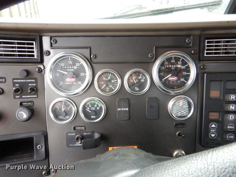 image for item KR9174 2009 Peterbilt 335  flatbed truck