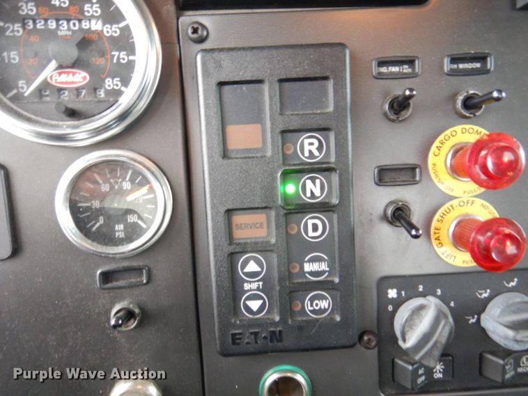 image for item KR9174 2009 Peterbilt 335  flatbed truck