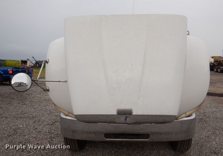 image for item KR9174 2009 Peterbilt 335  flatbed truck