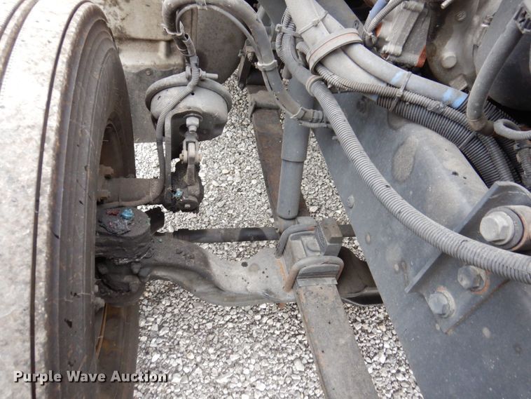 image for item KR9174 2009 Peterbilt 335  flatbed truck