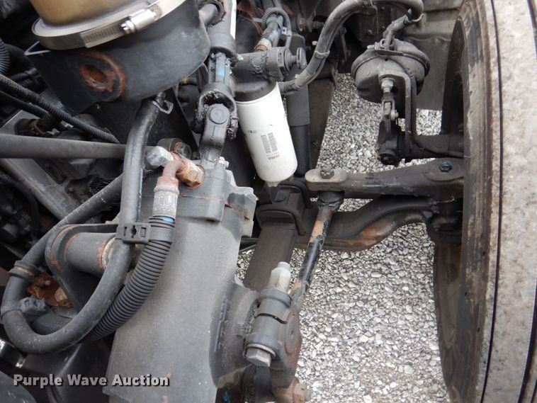 image for item KR9174 2009 Peterbilt 335  flatbed truck