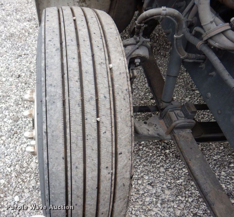 image for item KR9174 2009 Peterbilt 335  flatbed truck