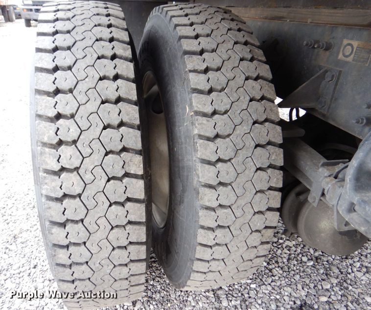 image for item KR9174 2009 Peterbilt 335  flatbed truck