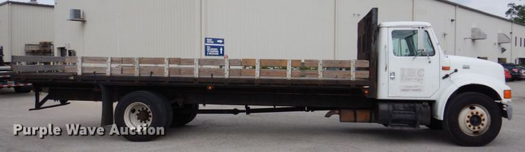 image for item KR9175 2001 International 4700  flatbed truck