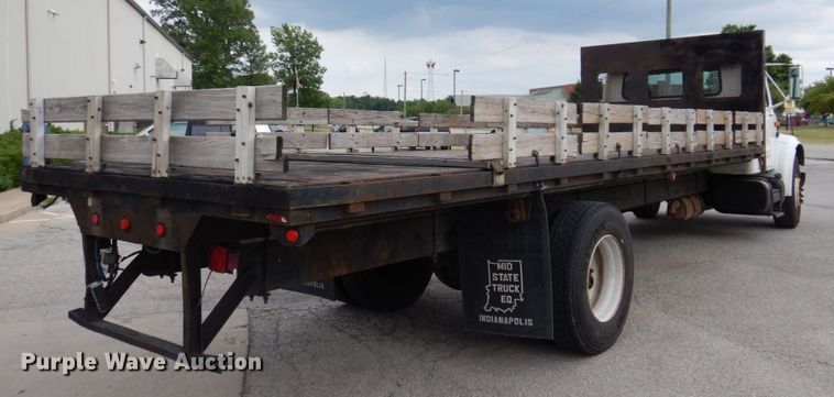 image for item KR9175 2001 International 4700  flatbed truck