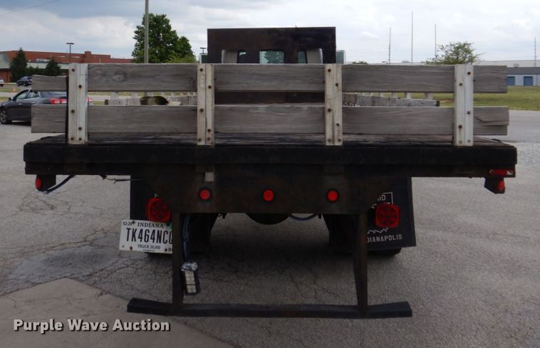 image for item KR9175 2001 International 4700  flatbed truck