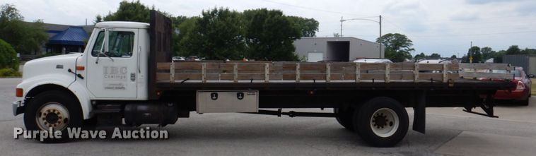 image for item KR9175 2001 International 4700  flatbed truck