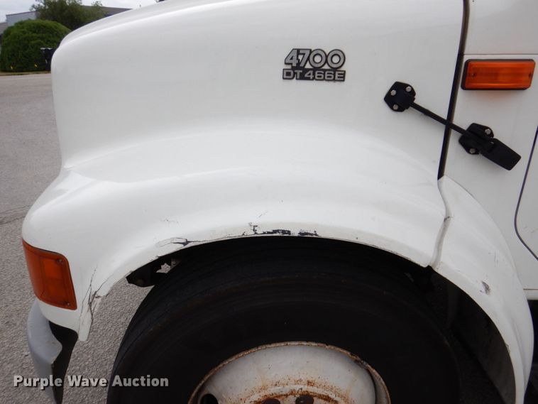 image for item KR9175 2001 International 4700  flatbed truck