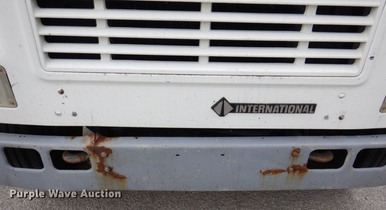 image for item KR9175 2001 International 4700  flatbed truck