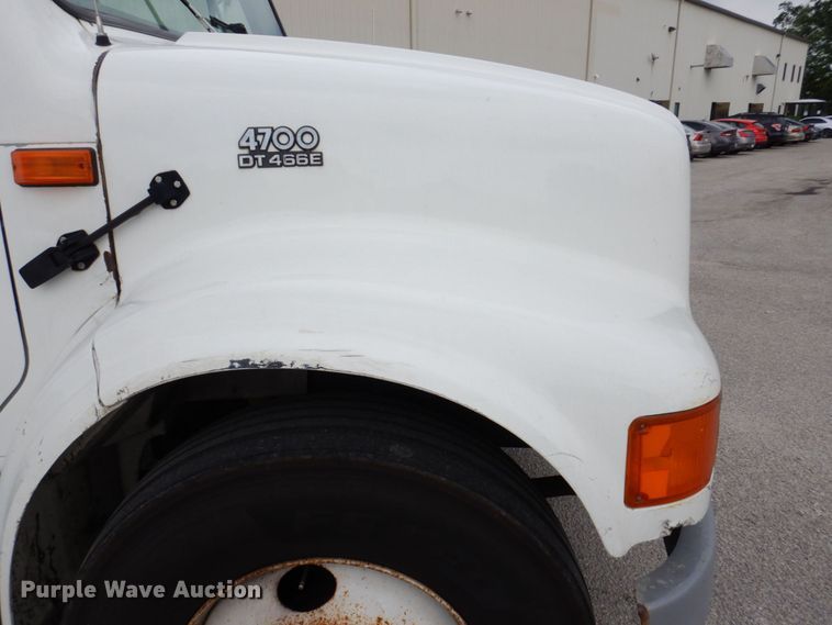 image for item KR9175 2001 International 4700  flatbed truck