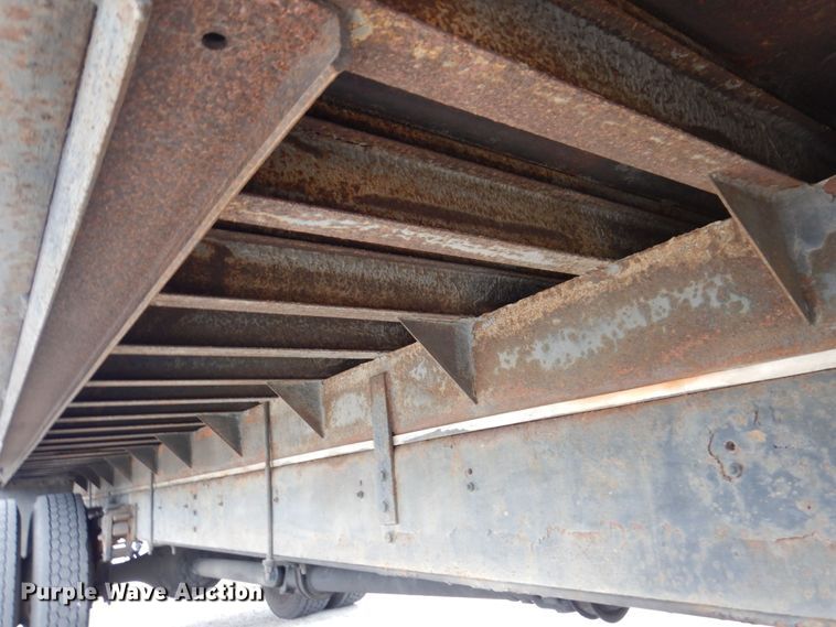 image for item KR9175 2001 International 4700  flatbed truck