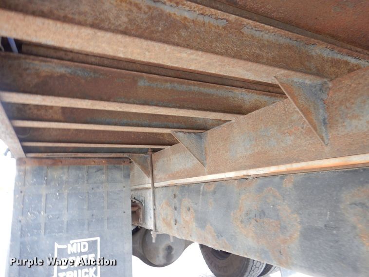 image for item KR9175 2001 International 4700  flatbed truck