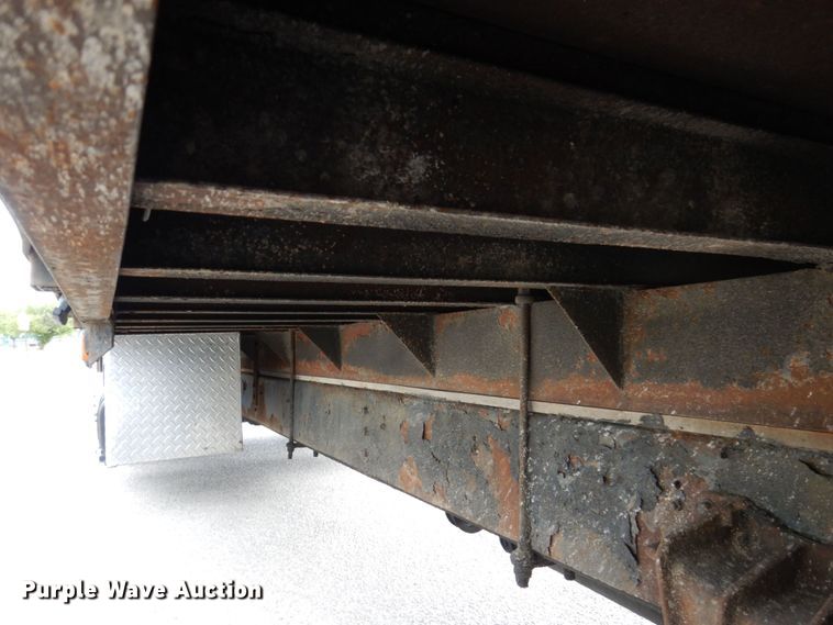 image for item KR9175 2001 International 4700  flatbed truck