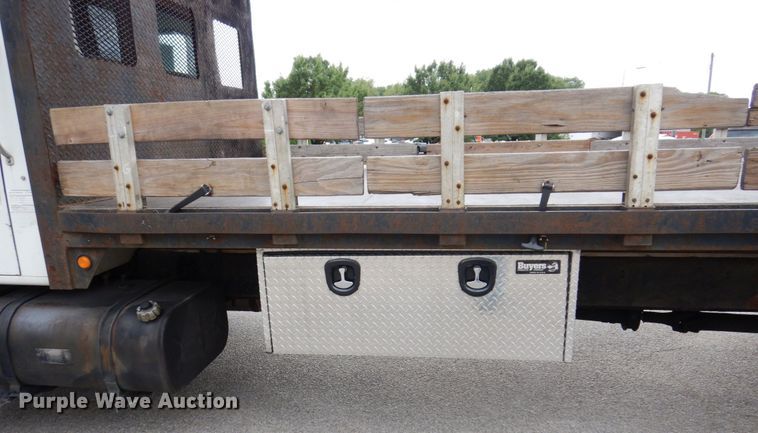 image for item KR9175 2001 International 4700  flatbed truck