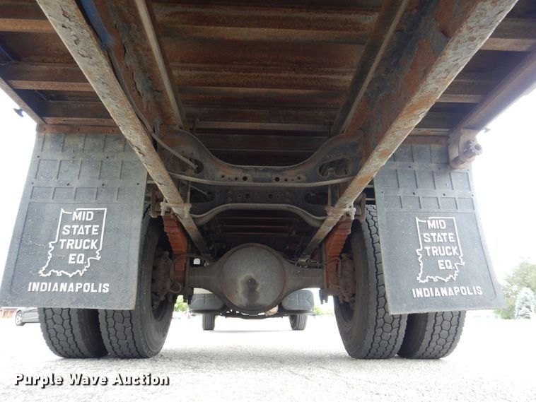 image for item KR9175 2001 International 4700  flatbed truck