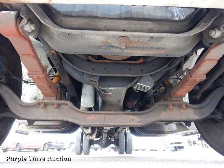 image for item KR9175 2001 International 4700  flatbed truck