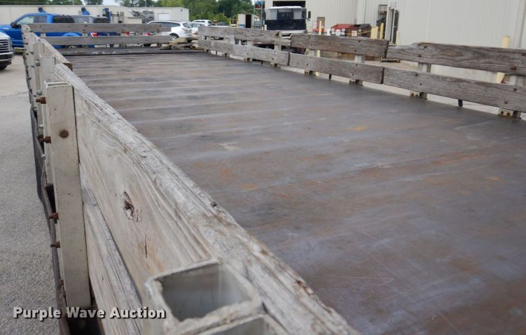 image for item KR9175 2001 International 4700  flatbed truck