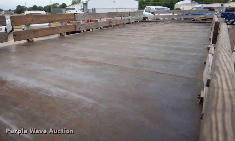 image for item KR9175 2001 International 4700  flatbed truck