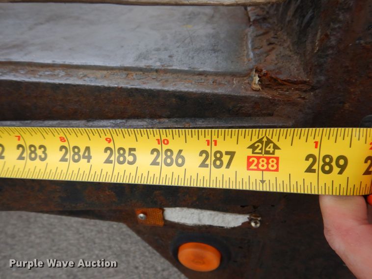 image for item KR9175 2001 International 4700  flatbed truck