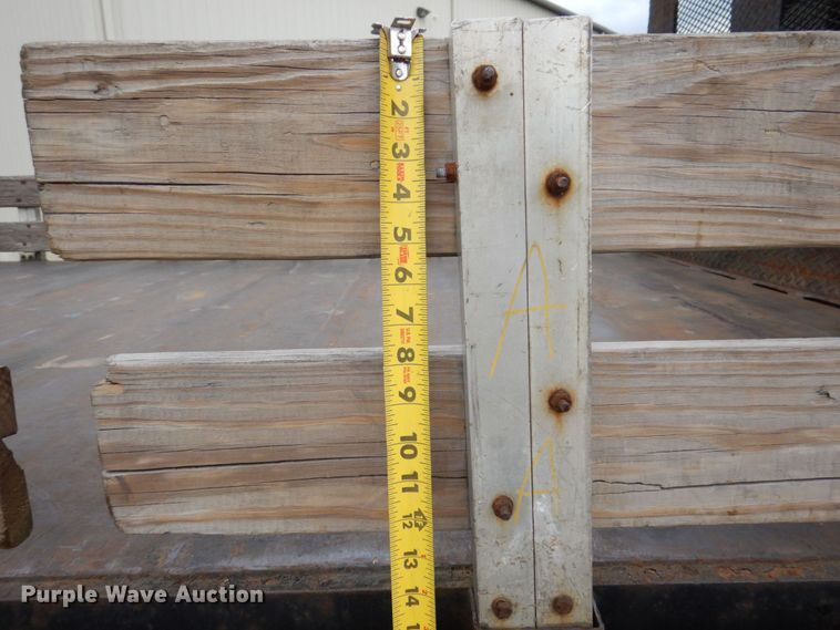 image for item KR9175 2001 International 4700  flatbed truck