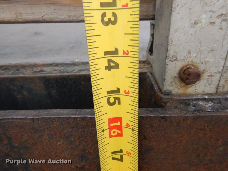 image for item KR9175 2001 International 4700  flatbed truck