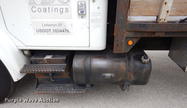 image for item KR9175 2001 International 4700  flatbed truck