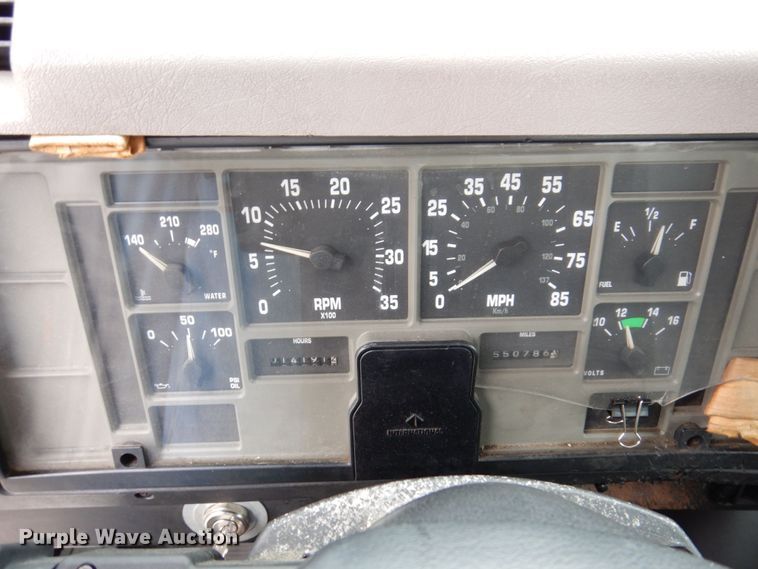 image for item KR9175 2001 International 4700  flatbed truck