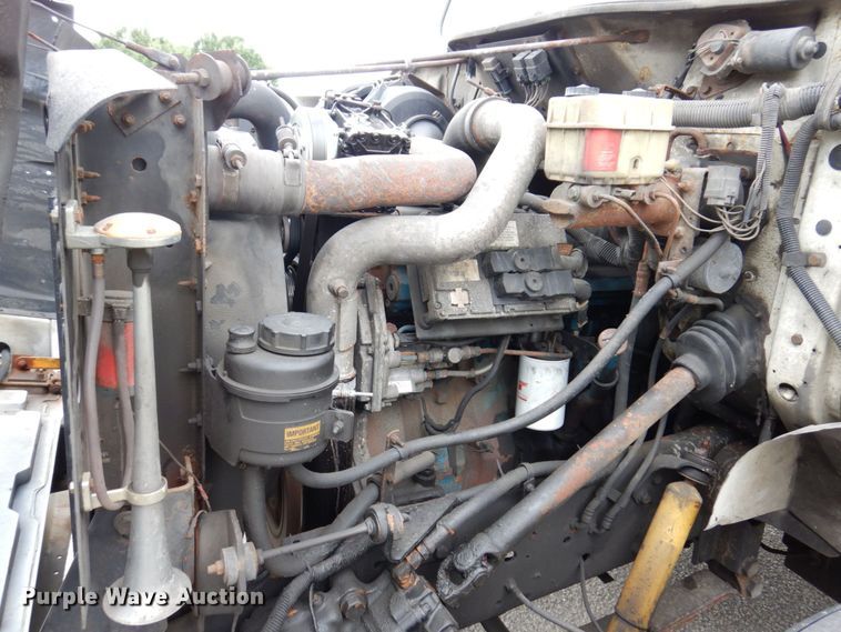 image for item KR9175 2001 International 4700  flatbed truck