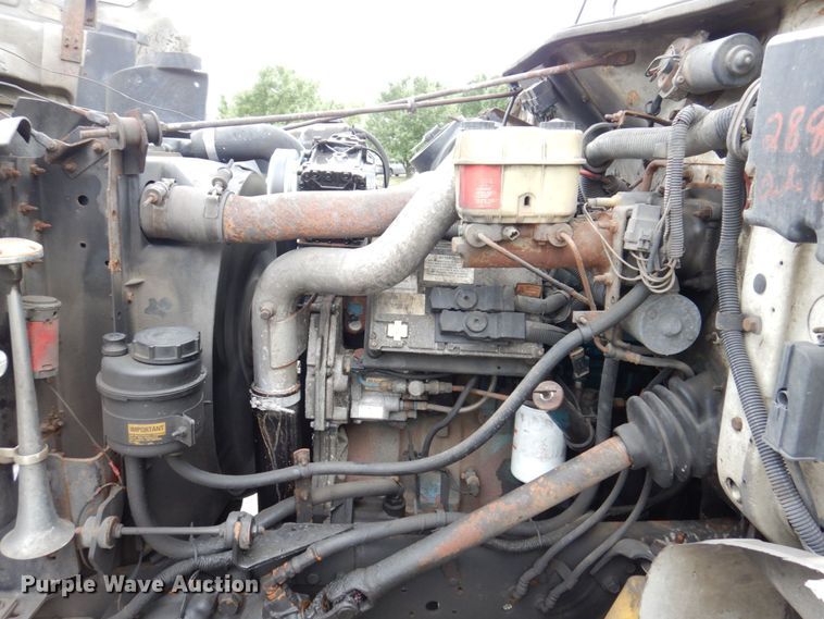 image for item KR9175 2001 International 4700  flatbed truck