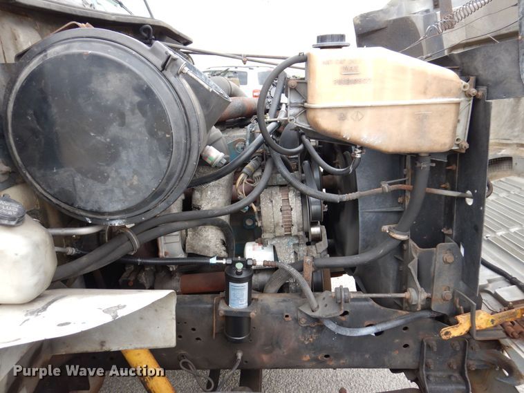 image for item KR9175 2001 International 4700  flatbed truck