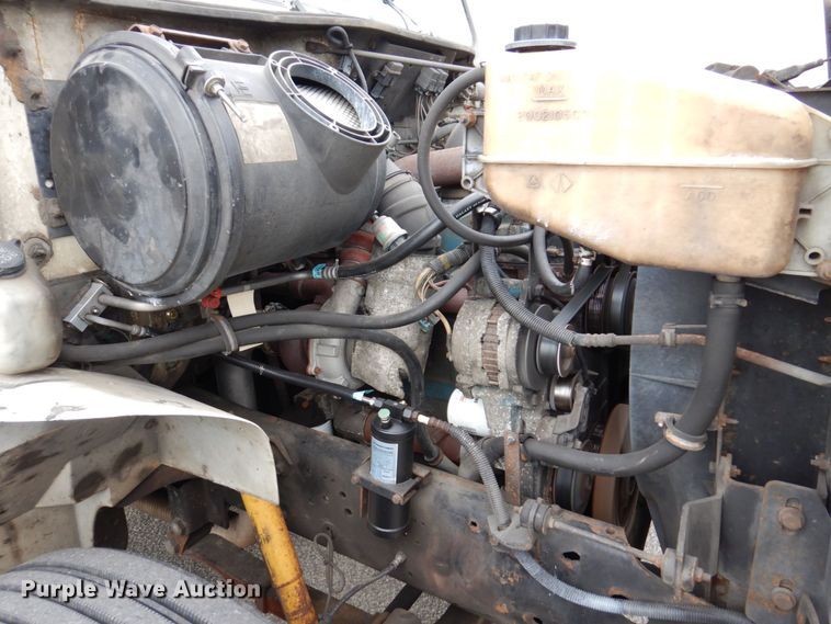 image for item KR9175 2001 International 4700  flatbed truck