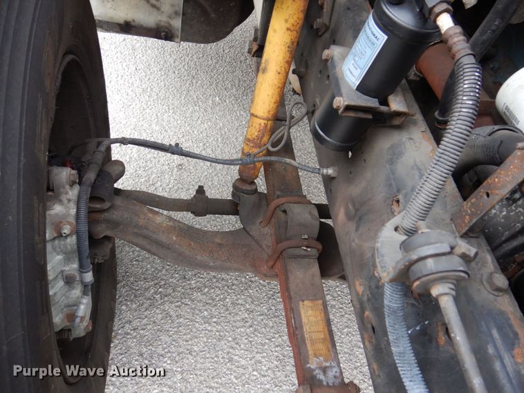 image for item KR9175 2001 International 4700  flatbed truck