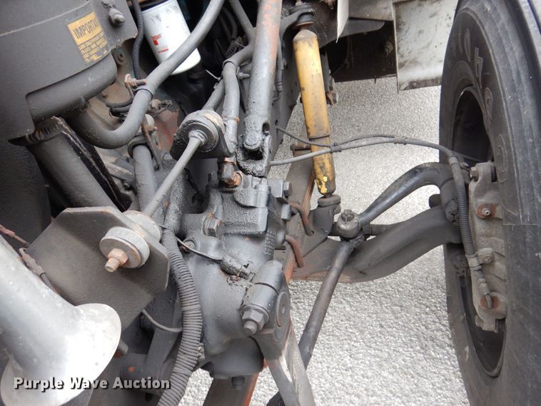 image for item KR9175 2001 International 4700  flatbed truck