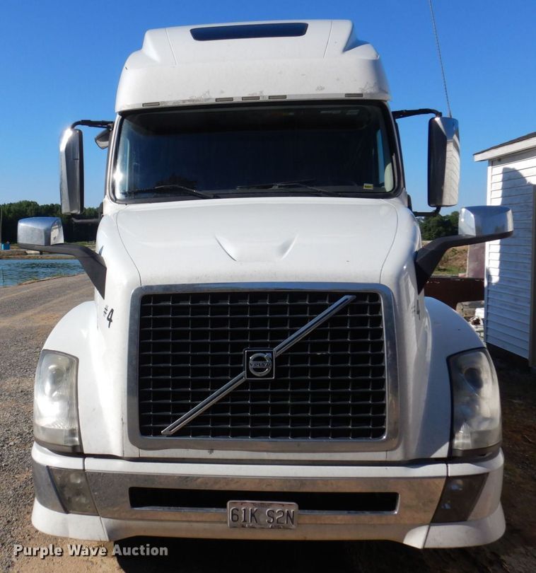 image for item KR9217 2014 Volvo VNL670  semi truck