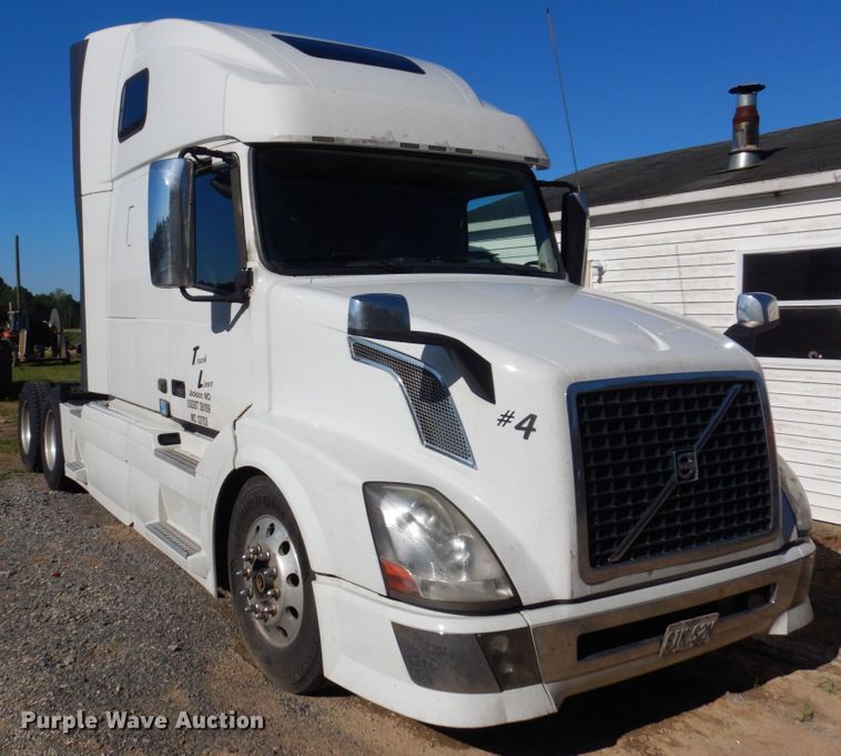 image for item KR9217 2014 Volvo VNL670  semi truck