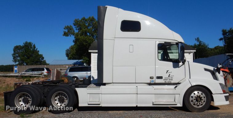 image for item KR9217 2014 Volvo VNL670  semi truck